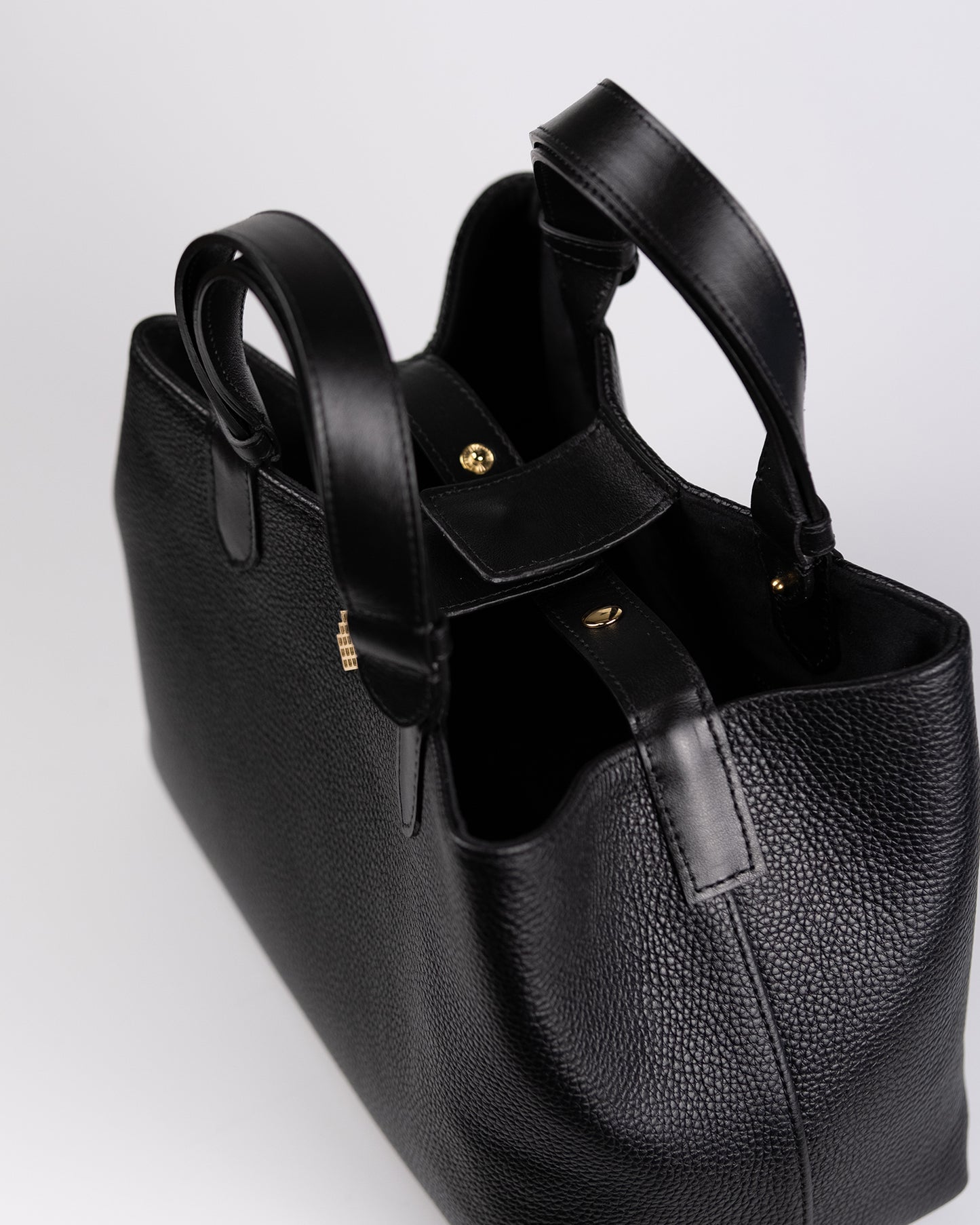 DARI BLACK